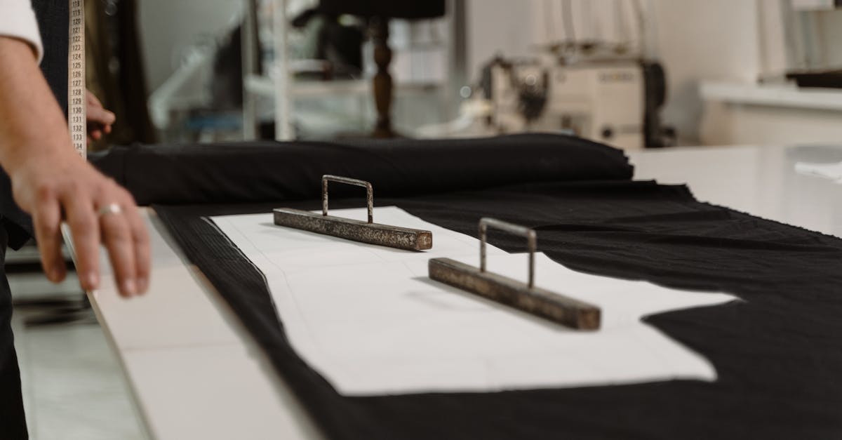 découvrez l'art du tailoring : conseils, astuces et tendances pour des vêtements sur-mesure adaptés à votre style et à votre morphologie. sublimez votre garde-robe avec des pièces uniques et élégantes.