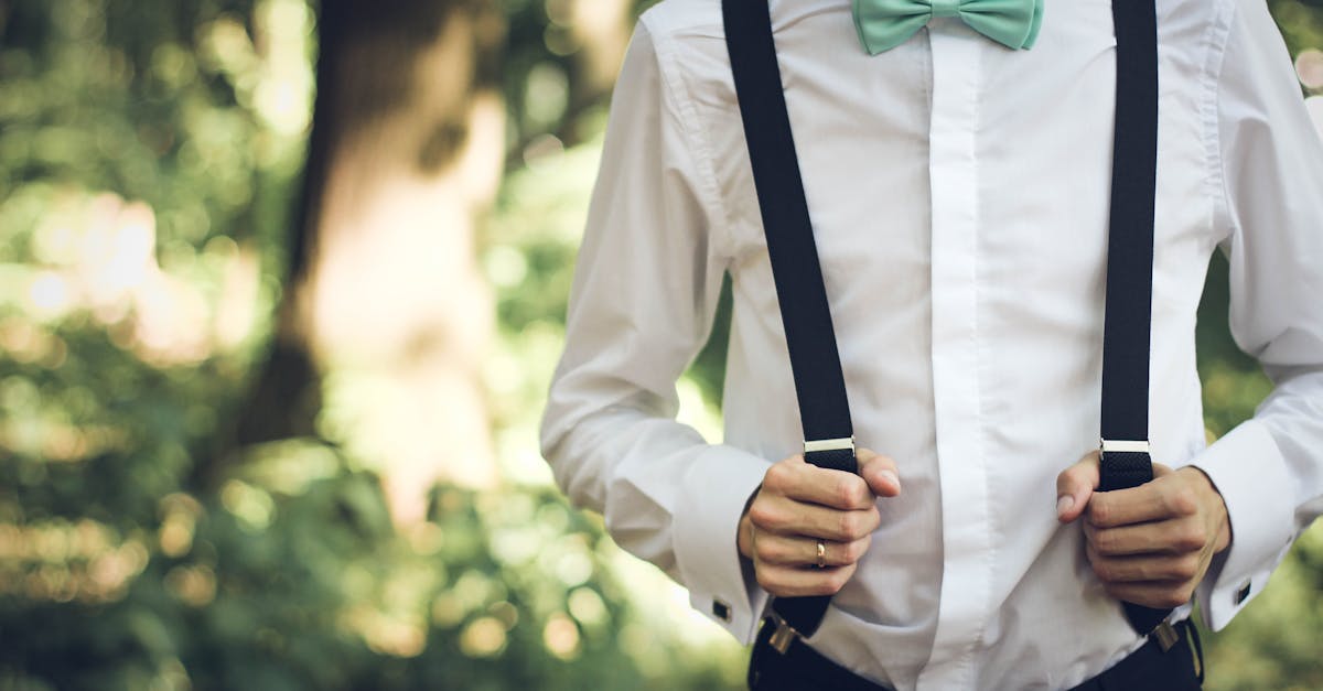 découvrez tout ce qu'il faut savoir sur la cravate : styles, tendances, astuces pour bien la nouer et choisir le modèle parfait pour chaque occasion.