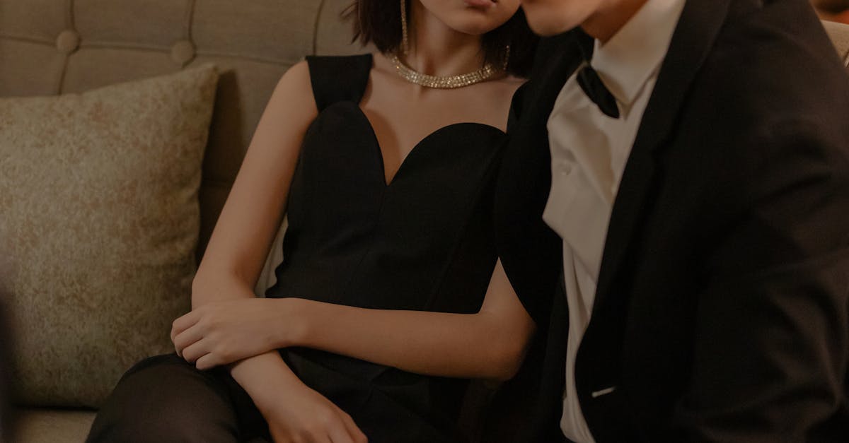 découvrez tout sur le tuxedo : l'élégance intemporelle du costume de soirée pour homme, ses origines, styles et conseils pour bien le porter lors de vos événements chic.