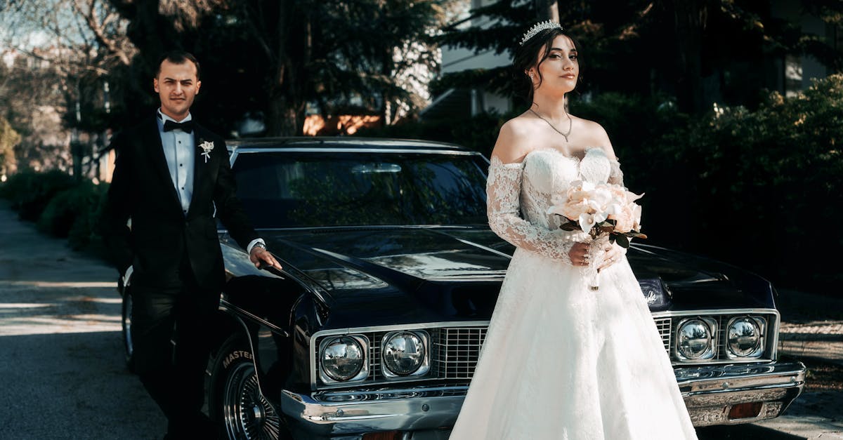 découvrez tout sur le tuxedo : son histoire, comment le porter avec élégance et choisir le smoking idéal pour toutes les occasions spéciales.