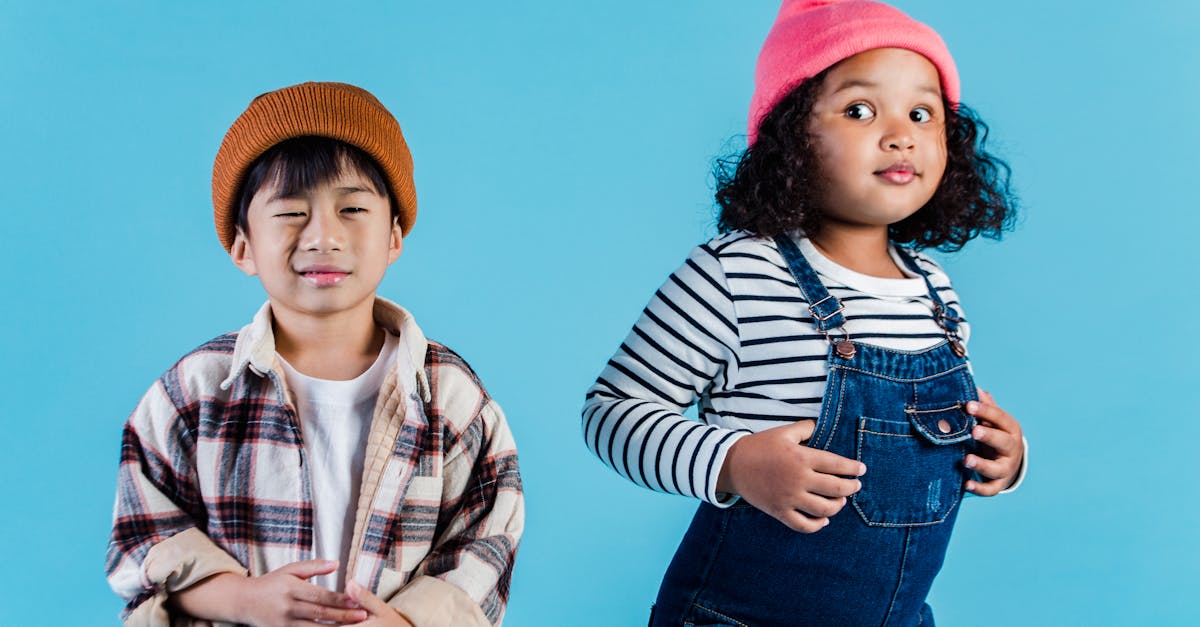découvrez comment porter la chemise en denim avec style : des idées de looks tendance et conseils pour créer des tenues décontractées ou élégantes avec une chemise en jean.