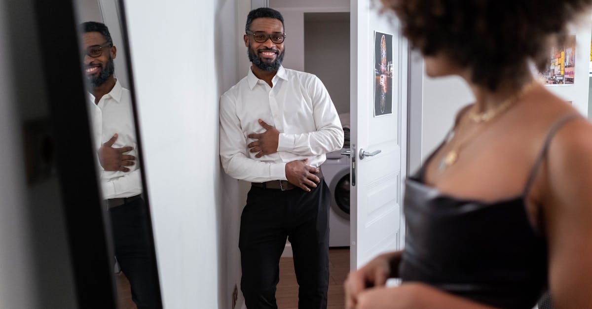 découvrez comment choisir la coupe idéale de chemise habillée pour une allure élégante et confortable. conseils, astuces et guides pour trouver le dress shirt fit parfait selon votre morphologie.