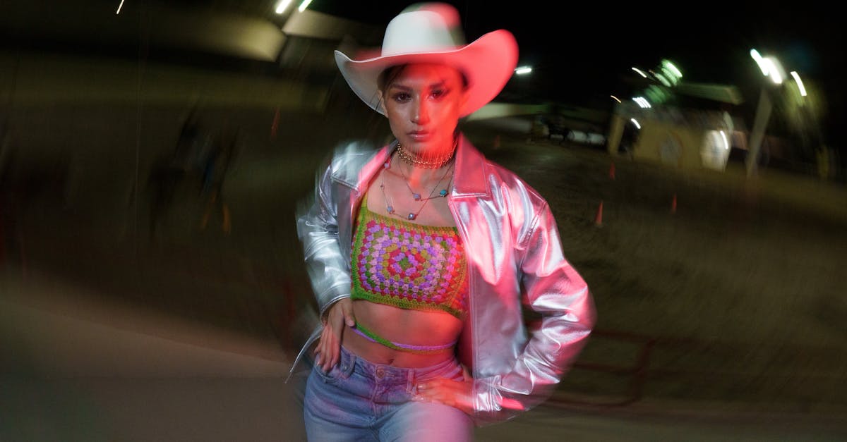 découvrez les accessoires incontournables pour sublimer votre tenue de soirée : bijoux élégants, sacs à main chic et chaussures tendance pour un look raffiné et inoubliable.