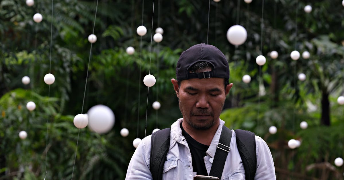 découvrez le chapeau homburg, accessoire élégant et intemporel, apprécié pour son allure distinguée et son style raffiné. parfait pour sublimer vos tenues formelles ou apporter une touche d’élégance classique à votre look.