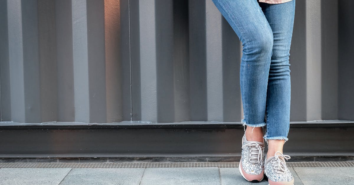 découvrez notre collection de jeans tendance pour homme et femme : coupes variées, confort optimal, et qualité durable pour tous les styles.