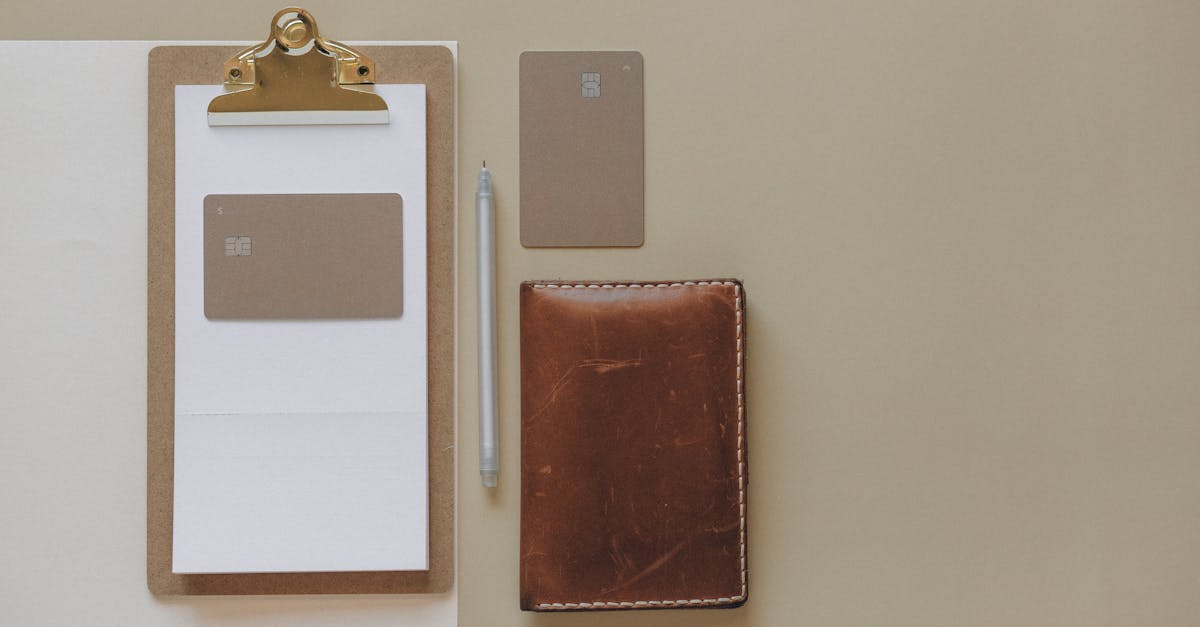 découvrez notre portefeuille en cuir élégant, confectionné à partir de matériaux de qualité supérieure. idéal pour organiser vos cartes et billets, il allie praticité et style pour accompagner votre quotidien.