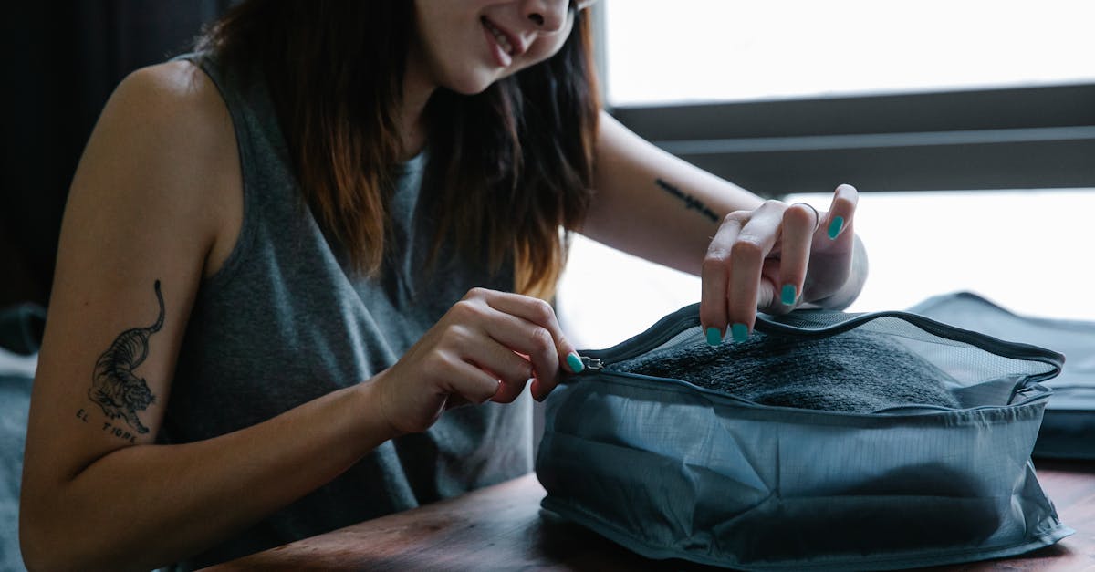 découvrez notre premium travel kit : l'ensemble idéal pour voyager confortablement et avec style. profitez d'accessoires haut de gamme pour un voyage pratique et sans souci, où que vous alliez.