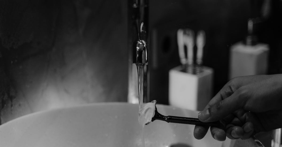 découvrez notre sélection de crèmes à raser pour une peau douce, hydratée et parfaitement protégée lors du rasage. formules adaptées à tous types de peaux.