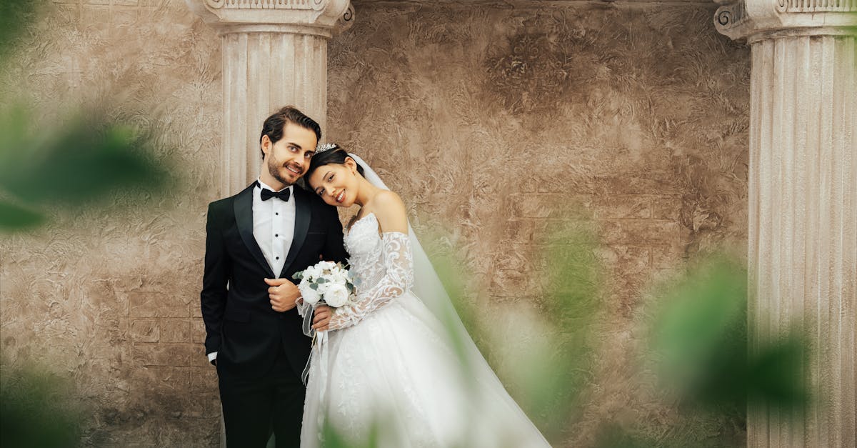 découvrez tout sur le tuxedo : histoire, caractéristiques et conseils pour choisir et porter ce costume élégant lors d’occasions spéciales. style et distinction garantis !