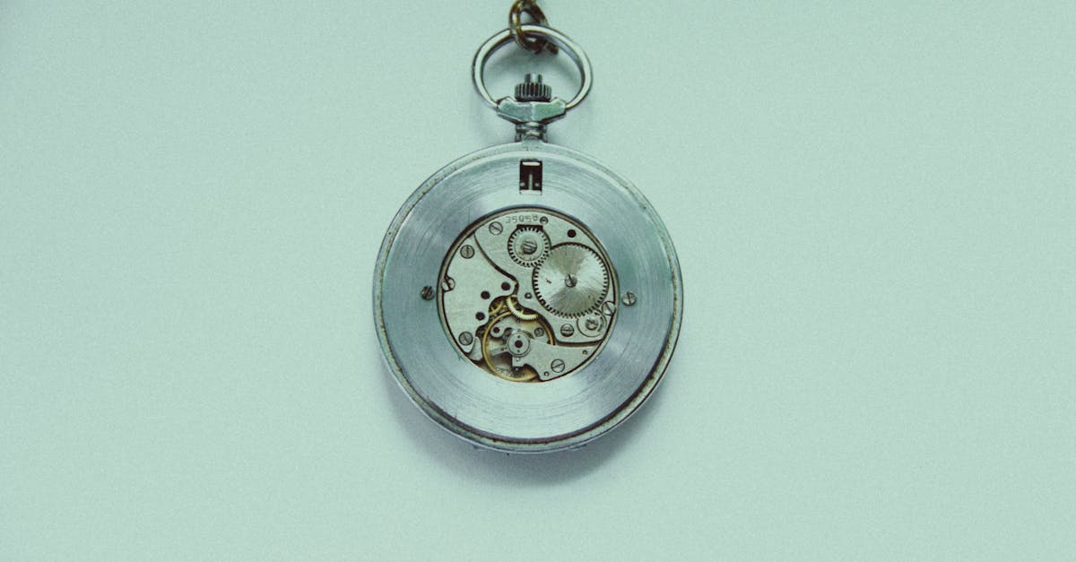 découvrez l'art de l'horlogerie : histoire, techniques et dernières innovations du monde fascinant de la fabrication de montres.