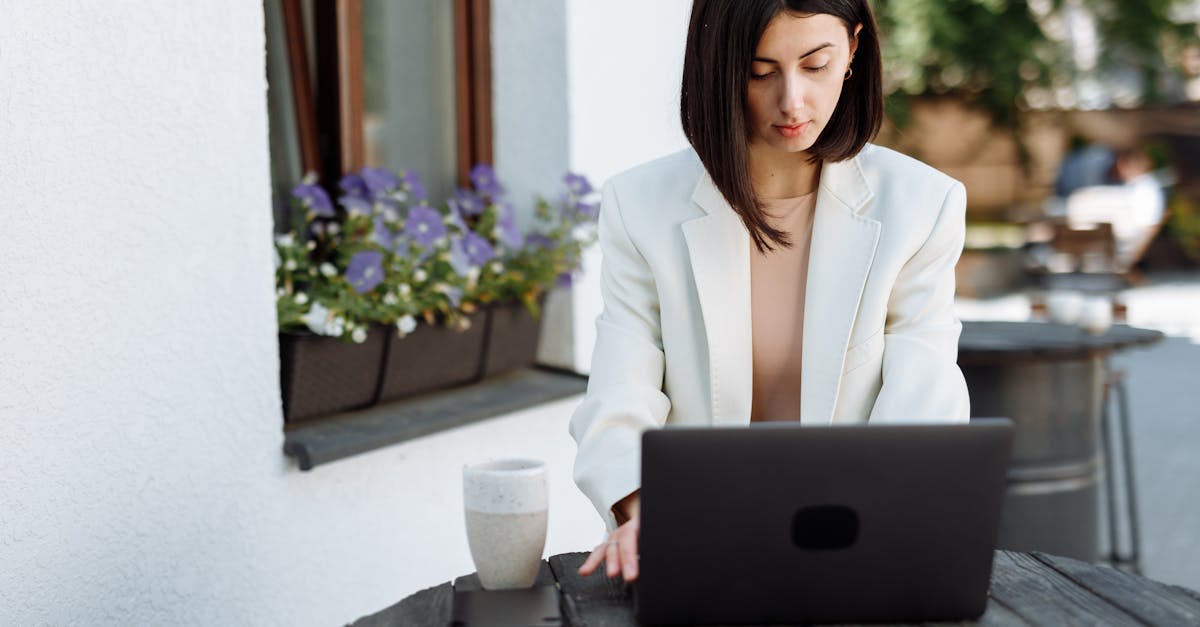 découvrez notre collection de vestes blanches élégantes et tendance. idéales pour toutes les occasions, nos white jackets apportent une touche de modernité et de raffinement à votre look.