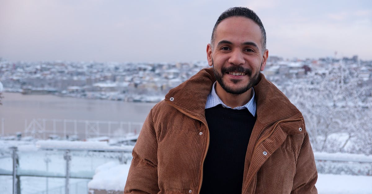 découvrez des idées de tenues d'hiver tendance pour rester au chaud avec style. inspirez-vous de nos conseils mode et adoptez les meilleurs looks pour la saison froide !