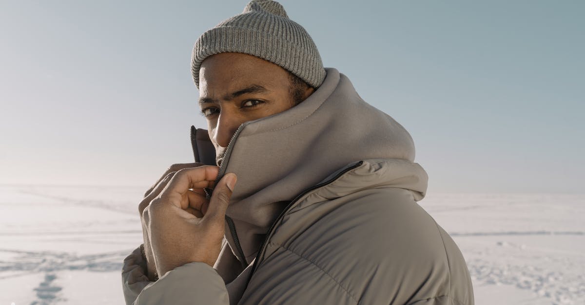 découvrez nos idées de tenues hivernales tendance pour rester stylé et au chaud. inspirez-vous de looks modernes et conseils pratiques pour adopter les meilleurs outfits cet hiver !
