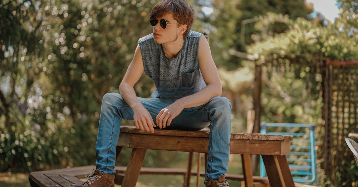 découvrez notre collection de lunettes de soleil aviateur, alliant style intemporel et protection optimale contre les uv. parfaites pour un look tendance tout en préservant vos yeux du soleil.