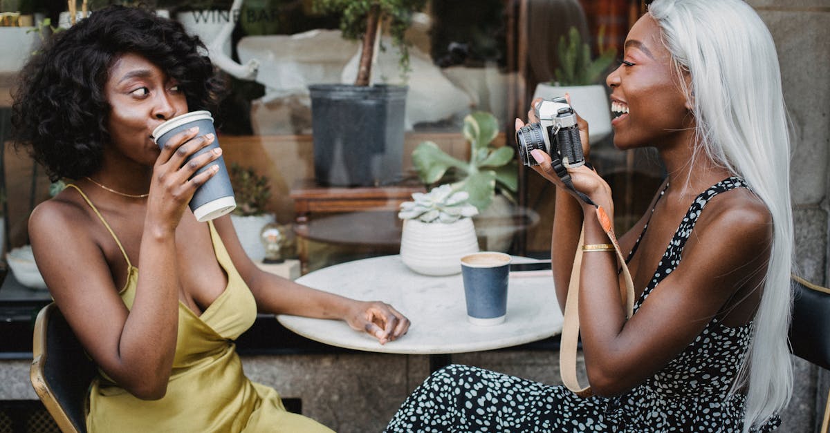 découvrez tout ce qu'il faut savoir sur le code vestimentaire black dress code : élégance, conseils mode et occasions idéales pour adopter ce style classique.