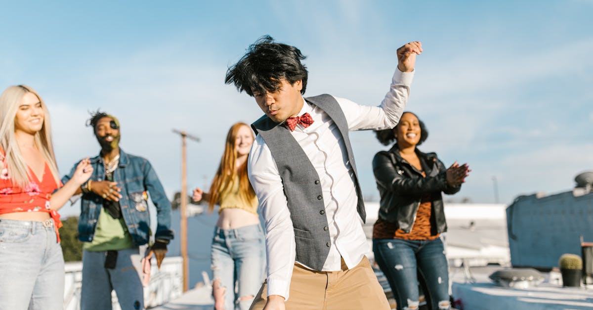 découvrez notre sélection élégante de nœuds papillon, parfaits pour apporter une touche raffinée à votre tenue, que ce soit pour une occasion spéciale ou au quotidien.