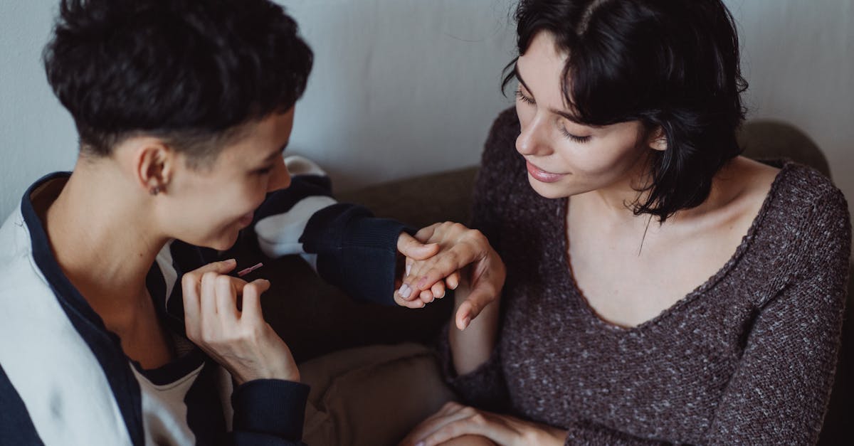 découvrez notre kit de soin des ongles marron en cinq pièces, parfait pour une manucure complète et soignée à domicile.