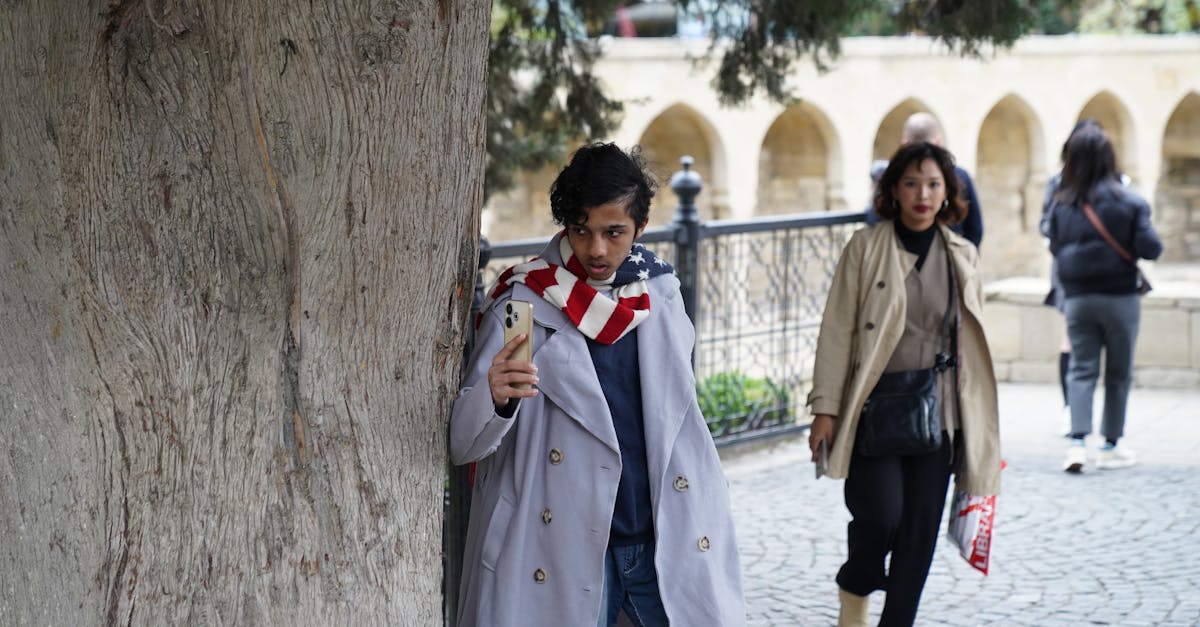 découvrez notre manteau croisé élégant, alliant style classique et confort moderne, parfait pour toutes les occasions hivernales.