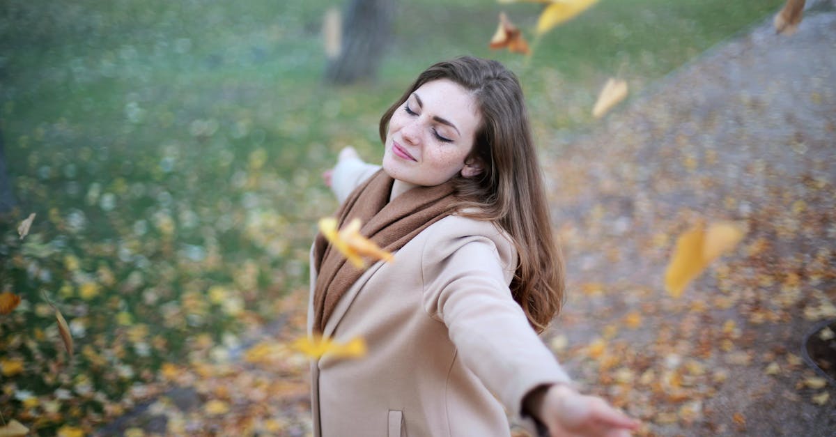 découvrez notre élégant manteau croisé, parfait pour allier style et chaleur lors des saisons froides.