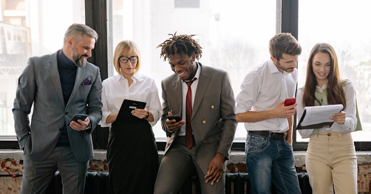 découvrez tout ce qu'il faut savoir sur le dress code : conseils, règles et astuces pour bien s'habiller en toutes occasions.