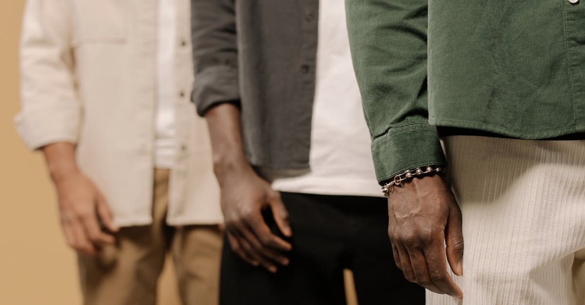 découvrez notre guide complet sur le dress code : conseils, astuces et exemples pour bien s'habiller en toutes occasions.