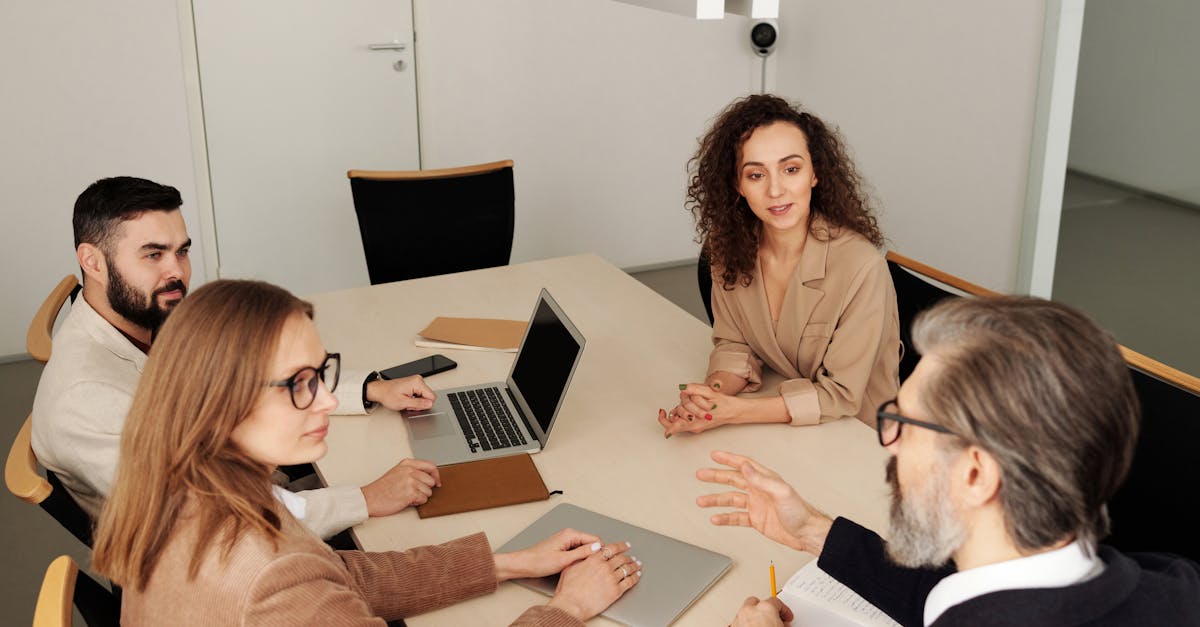 découvrez les règles et conseils du dress code pour être toujours parfaitement habillé en toute occasion.