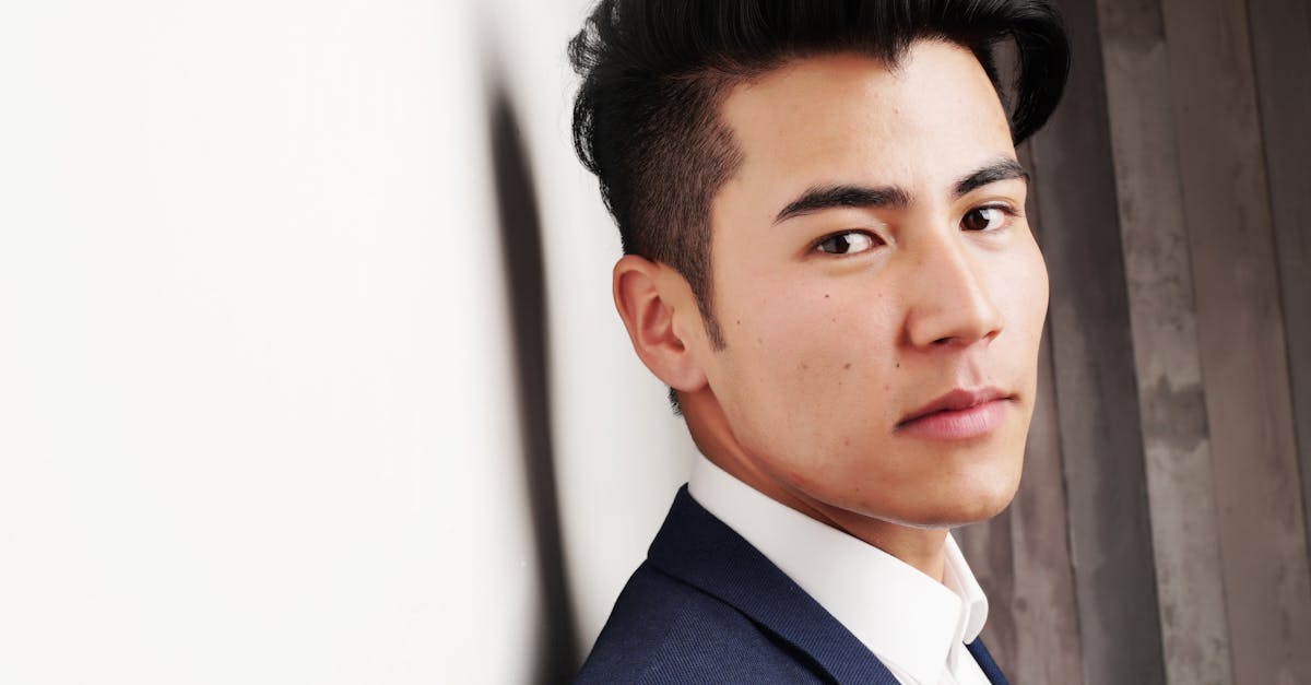 découvrez l'univers des gentlemen : style, élégance et savoir-vivre au quotidien. conseils de mode, étiquette et astuces pour incarner le parfait gentleman moderne.