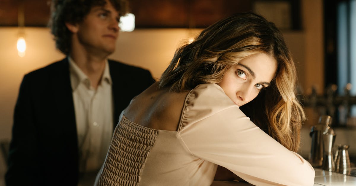 découvrez l'univers des gentlemen : élégance, raffinement et bonnes manières. explorez les codes, l'histoire et les conseils pour incarner le parfait gentleman au quotidien.