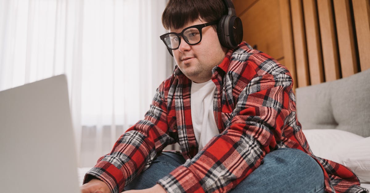 découvrez les essentiels pour votre home bar : accessoires, verres, et outils indispensables pour préparer des cocktails parfaits chez vous.