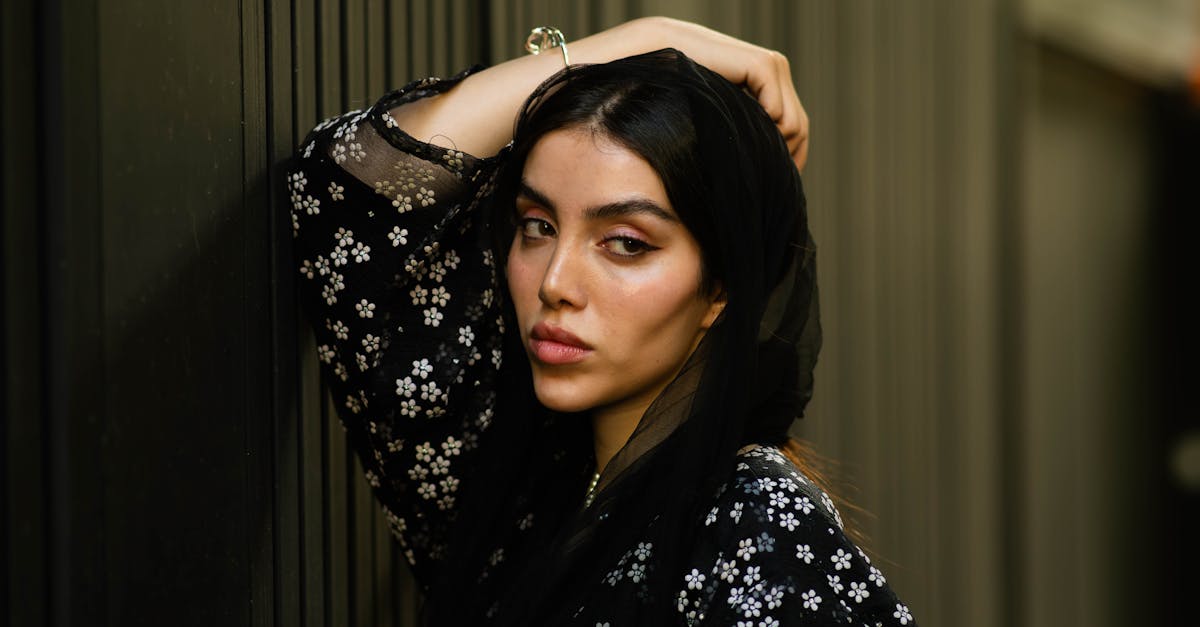 découvrez le style intemporel de james dean, icône de la mode rebelle des années 50, alliant élégance décontractée et attitude audacieuse.