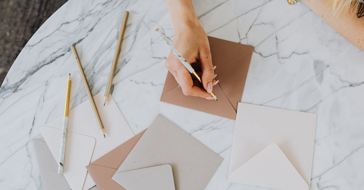 apprenez les techniques et conseils pour rédiger des lettres efficaces, formelles ou informelles, adaptées à toutes les situations.