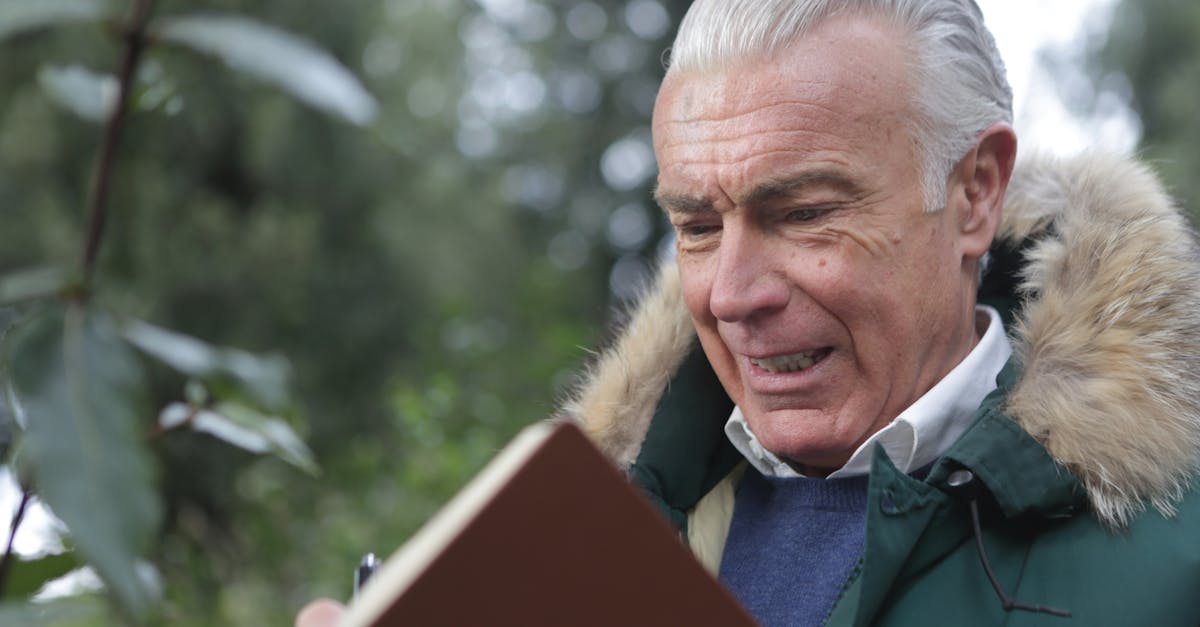 découvrez notre collection de manteaux en fourrure pour hommes alliant élégance et chaleur. parfaits pour un style sophistiqué cet hiver.