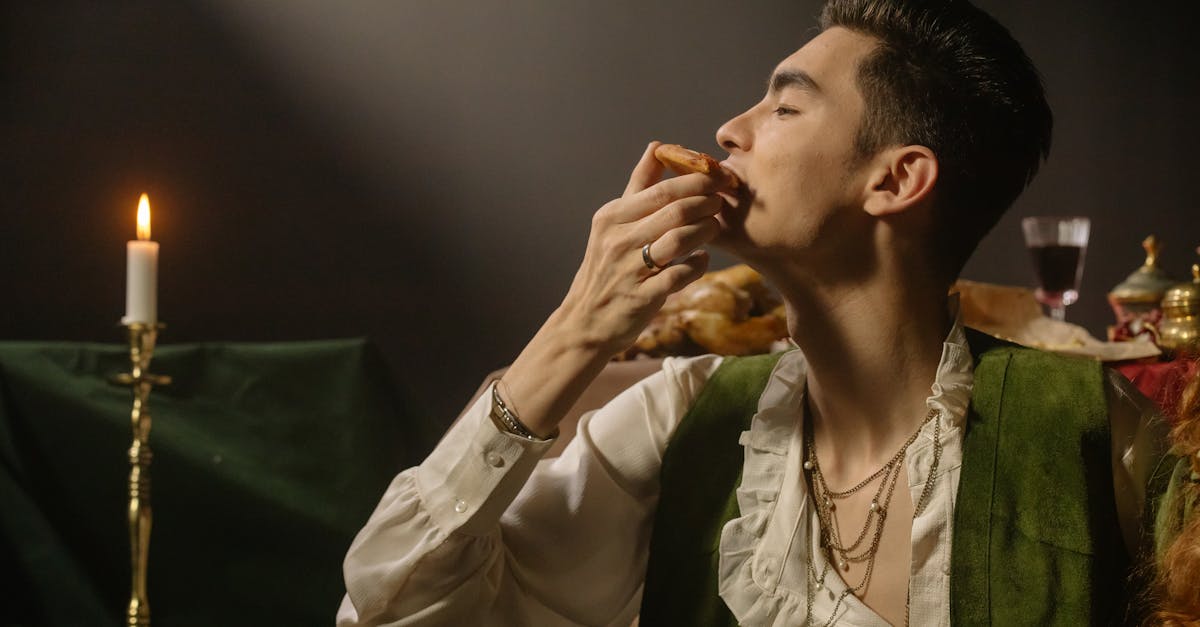 découvrez nos conseils essentiels pour choisir et porter des bijoux pour hommes avec style et élégance. astuces mode et tendances masculines.