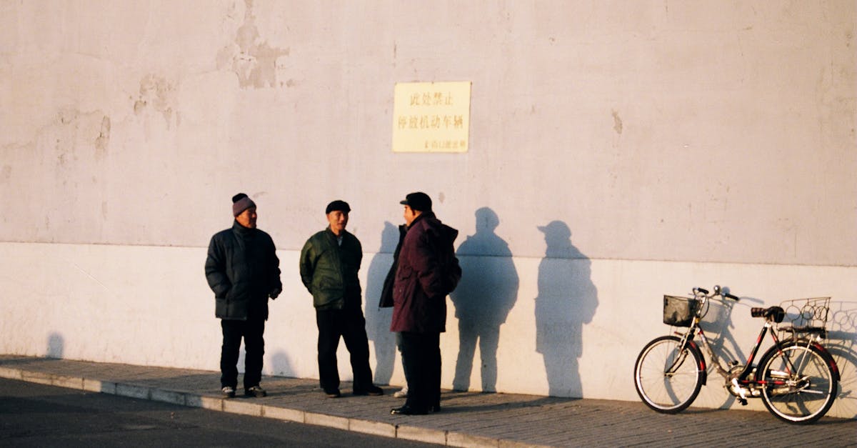 découvrez notre collection de manteaux d'hiver pour hommes alliant style, confort et protection contre le froid. trouvez le modèle parfait pour affronter l'hiver avec élégance.