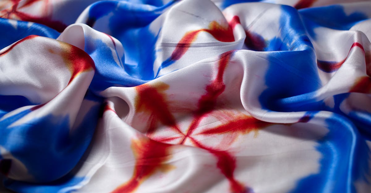 découvrez notre collection élégante de cravates en soie, parfaites pour apporter une touche de sophistication à votre tenue.