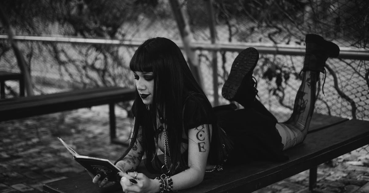 découvrez notre sélection d'accessoires élégants pour queue-de-pie : gilets, cravates, boutons de manchette et plus pour une tenue raffinée.