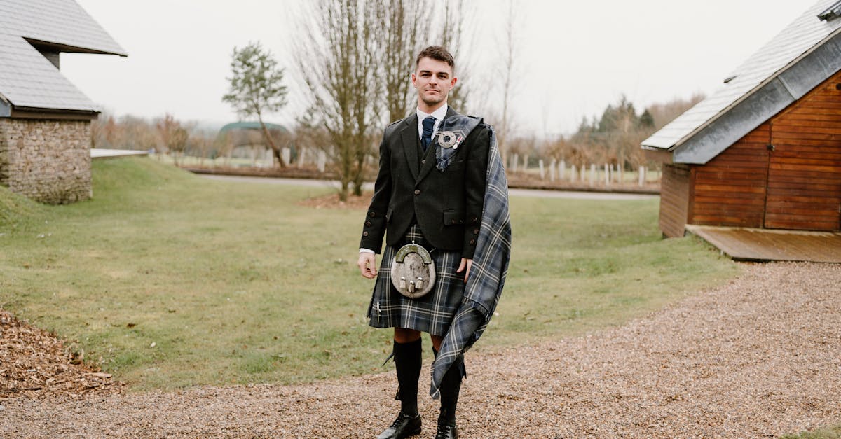 découvrez l'univers du tartan, symbole historique et culturel écossais, avec ses motifs colorés et traditionnels uniques.