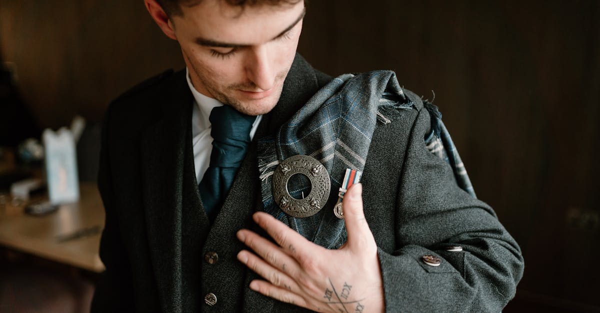 découvrez l'histoire et les motifs uniques du tartan, symbole emblématique de la culture écossaise et de ses clans.