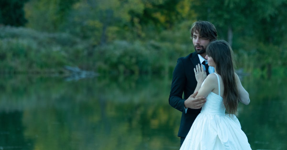 découvrez tout ce qu’il faut savoir sur le tuxedo : histoire, styles, conseils pour bien le porter et astuces pour choisir le smoking parfait pour toutes les occasions.