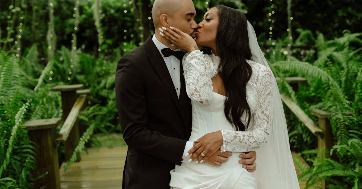 découvrez le tuxedo, un costume élégant et intemporel idéal pour les grandes occasions. conseils, styles et astuces pour bien porter ce classique du vestiaire masculin.