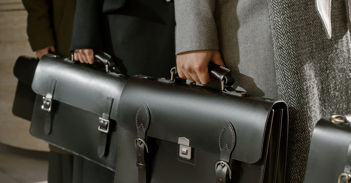 découvrez notre élégant manteau ulster, alliant style classique et confort optimal pour affronter l'hiver avec élégance.