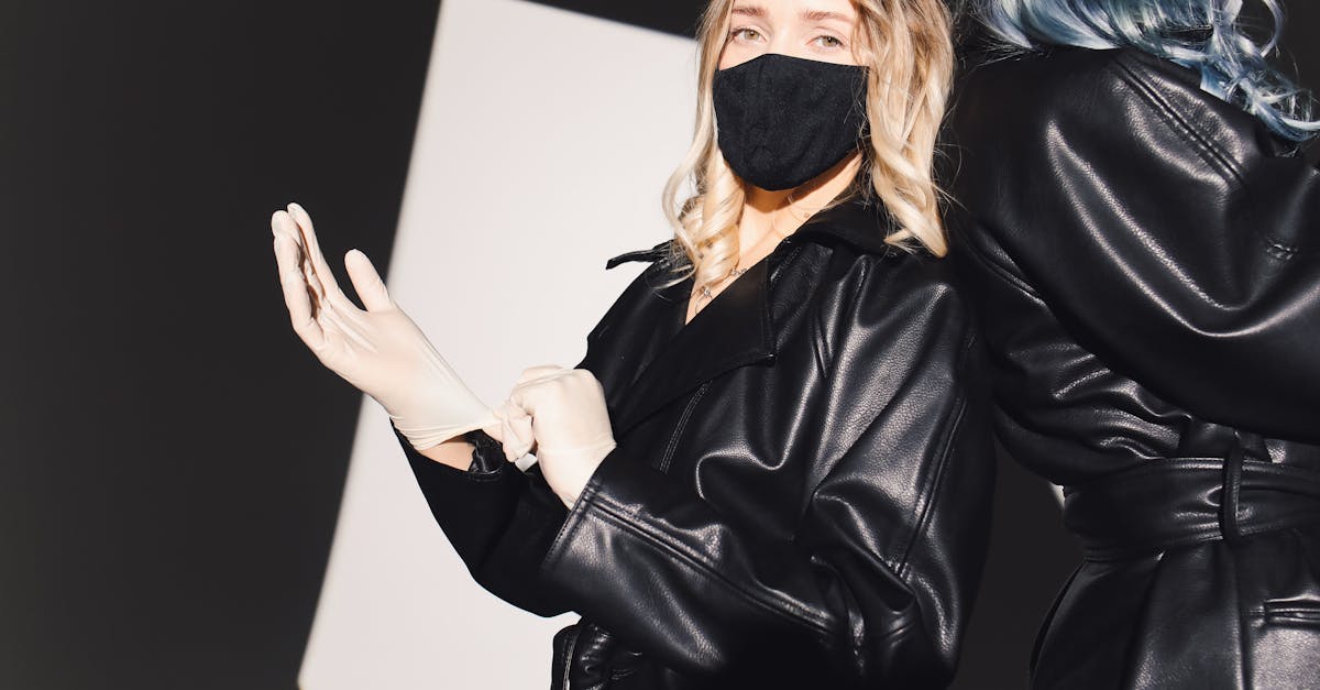 gants en cuir suédé bordeaux non doublés, alliant élégance et confort pour un style raffiné et naturel.